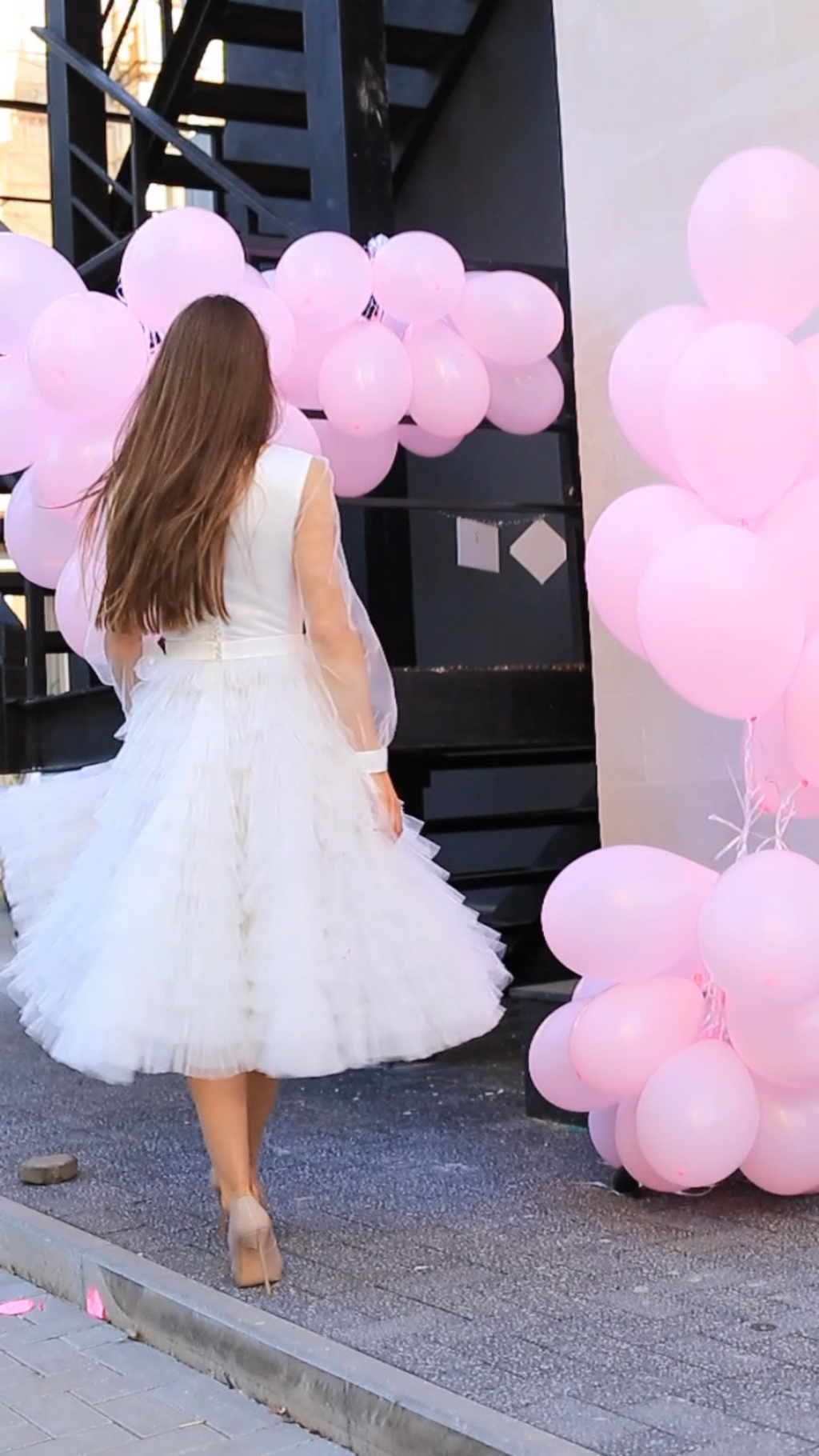 Rochie cununie civilă cu decolteu mâneci si volane