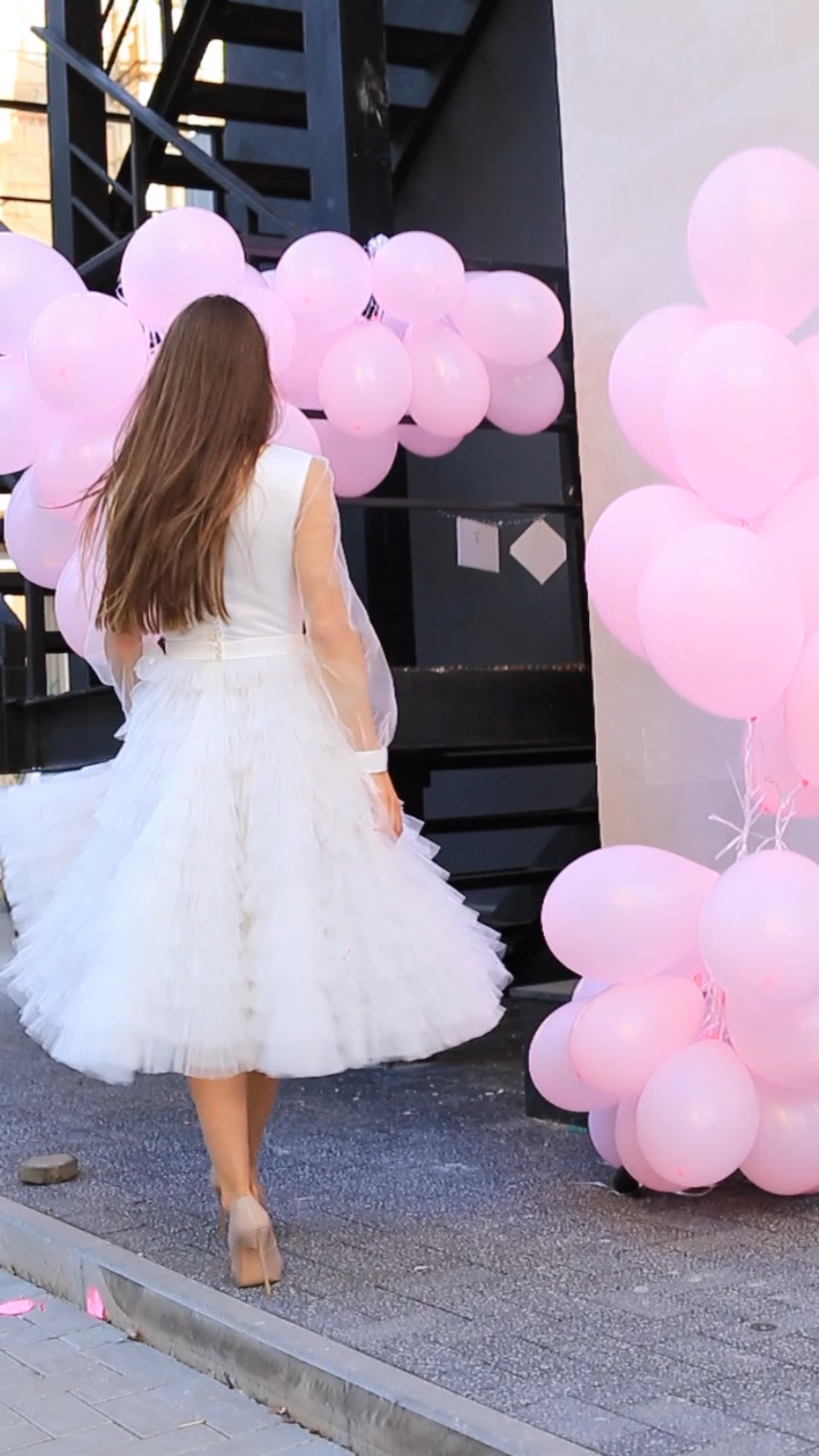 Rochie cununie civilă cu decolteu mâneci si volane