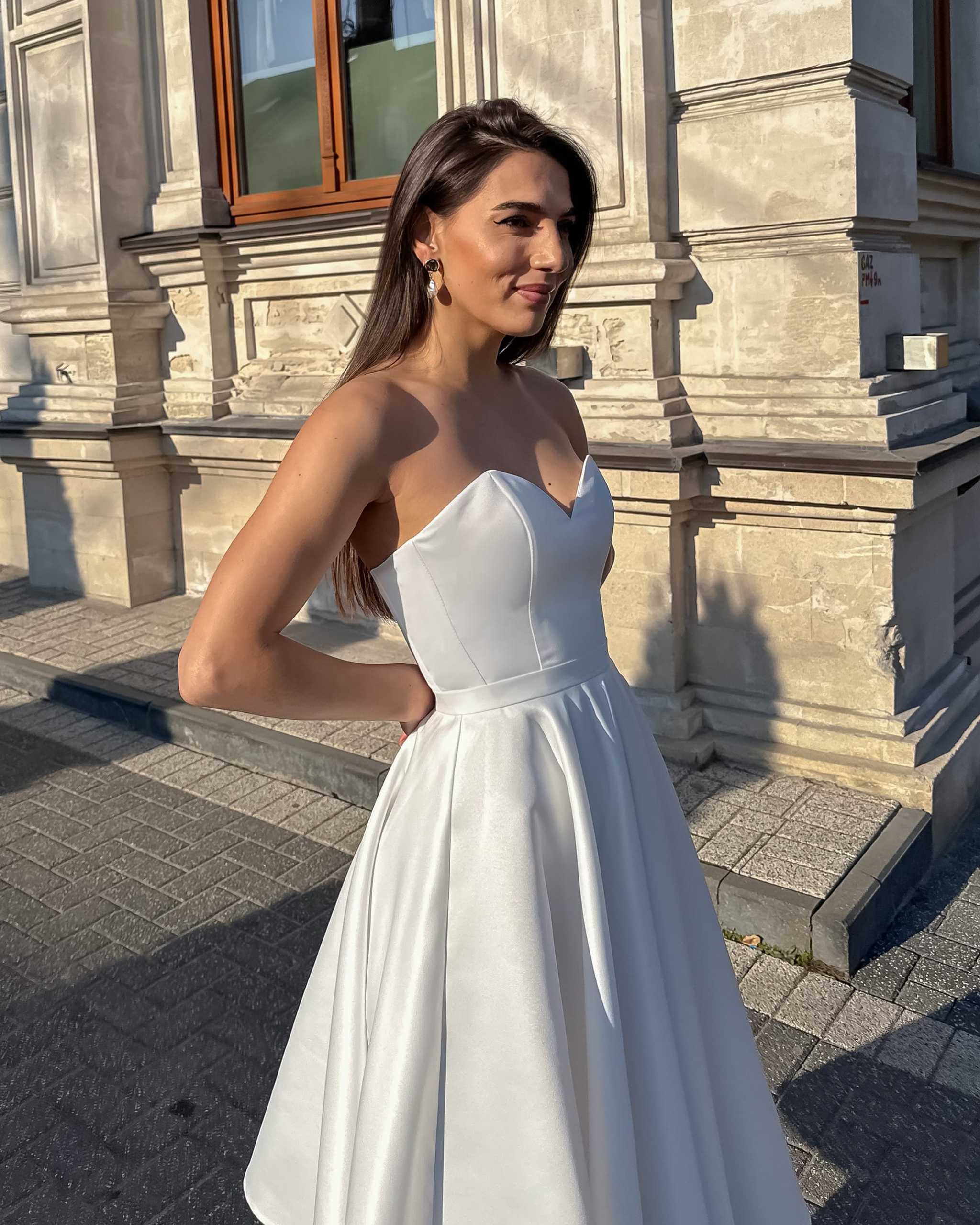 Rochie cununie civila albă midi cu corset din satin regal, șiret la spate, cordon detașabil.