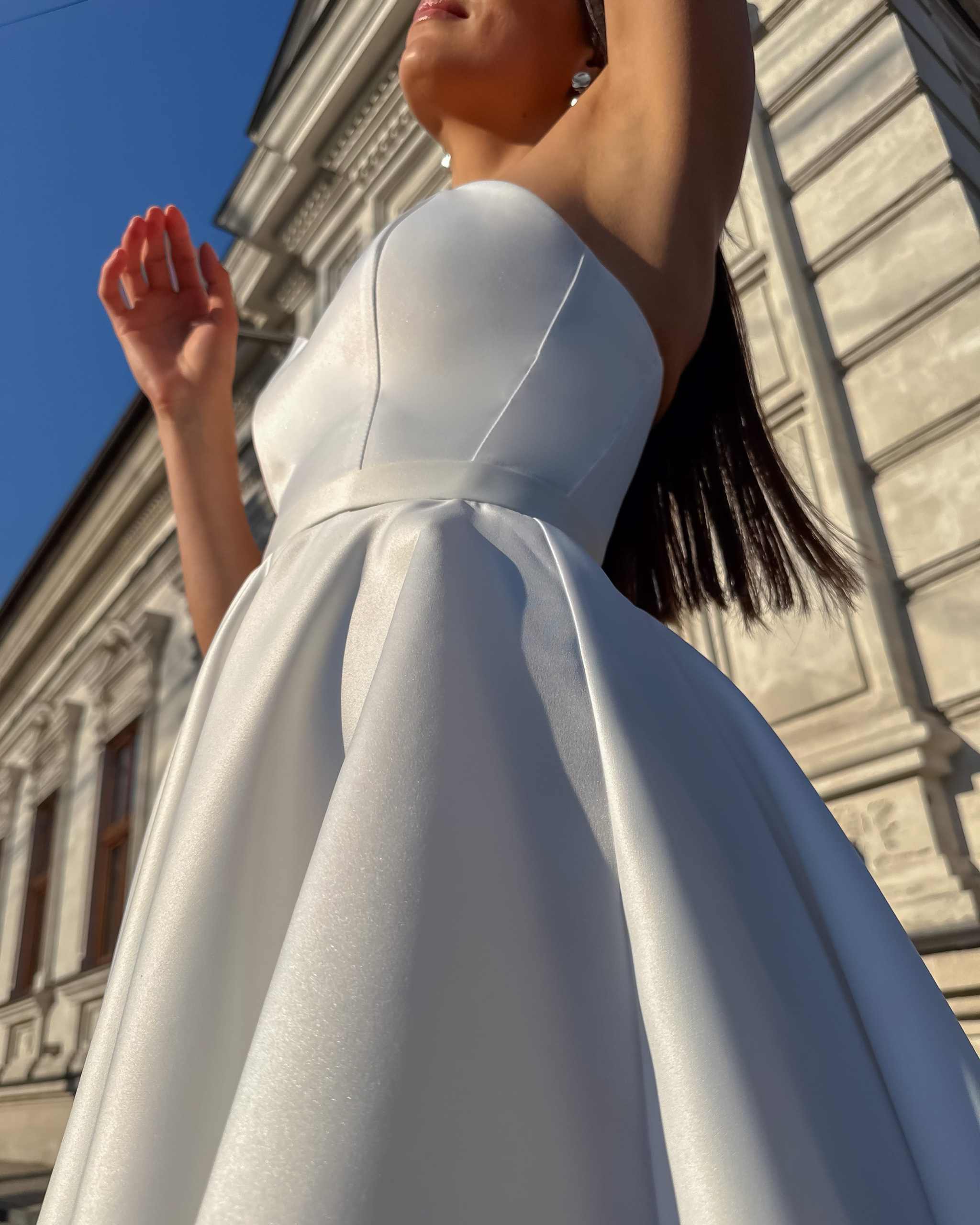 Rochie cununie civila albă midi cu corset din satin regal, șiret spate, cordon detașabil.