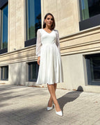 Rochie cununie civila cu mâneci lungi, decolteu perle, elegantă și rafinată.