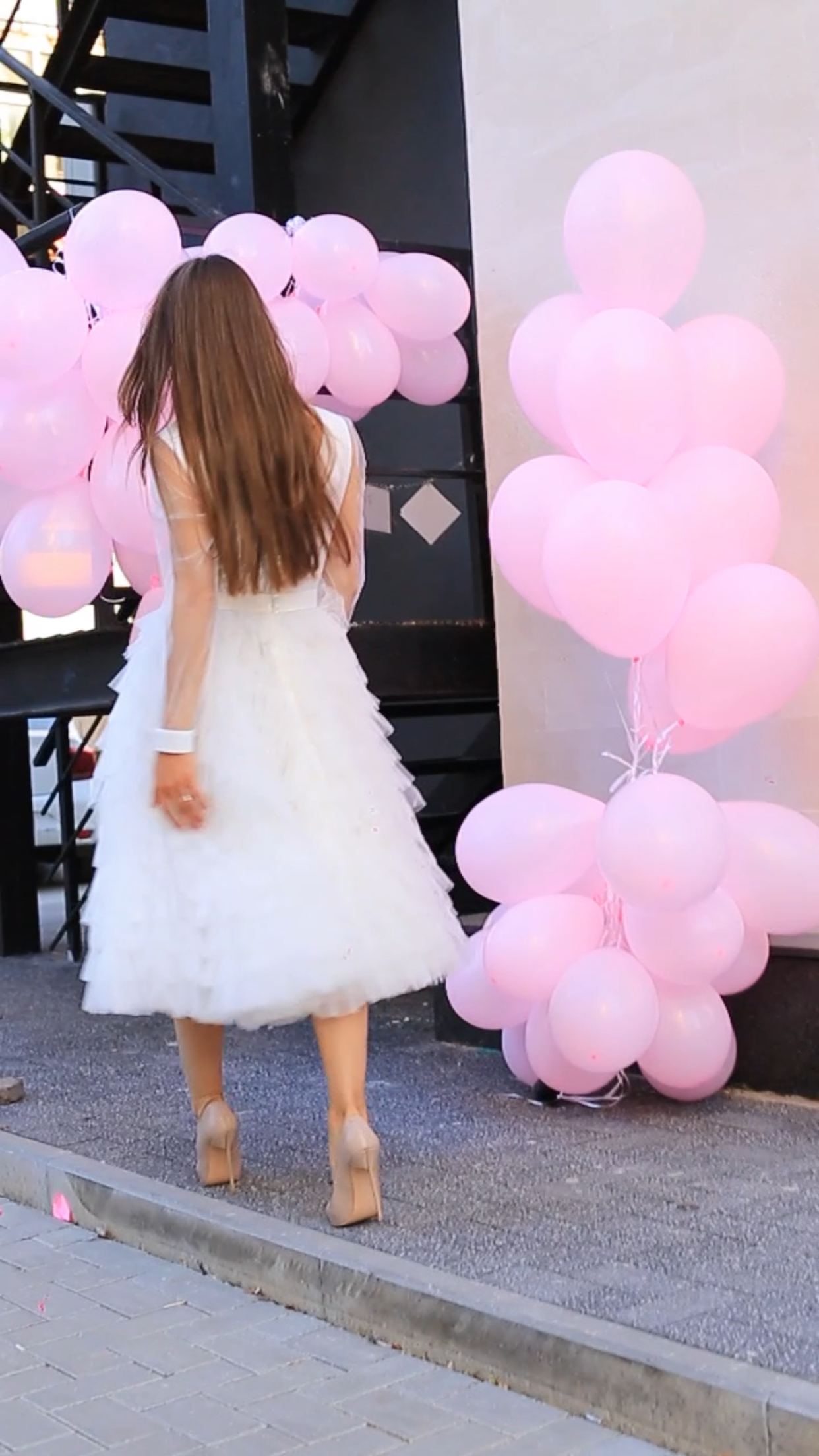 Rochie cununie civilă cu decolteu mâneci si volane