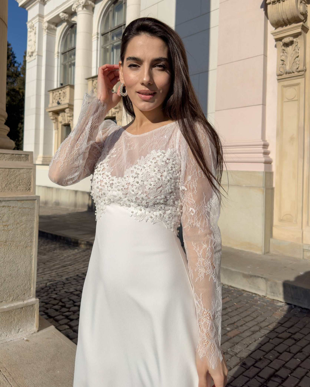 Rochie de mireasa  eleganta cu maneci din dantela