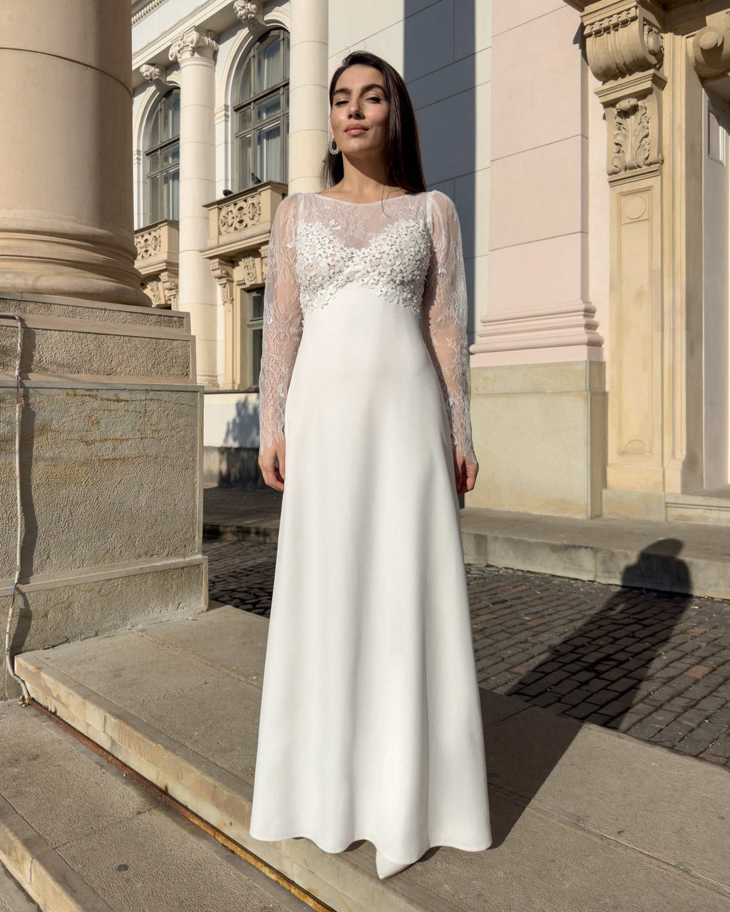 Rochie de mireasa  eleganta cu maneci din dantela