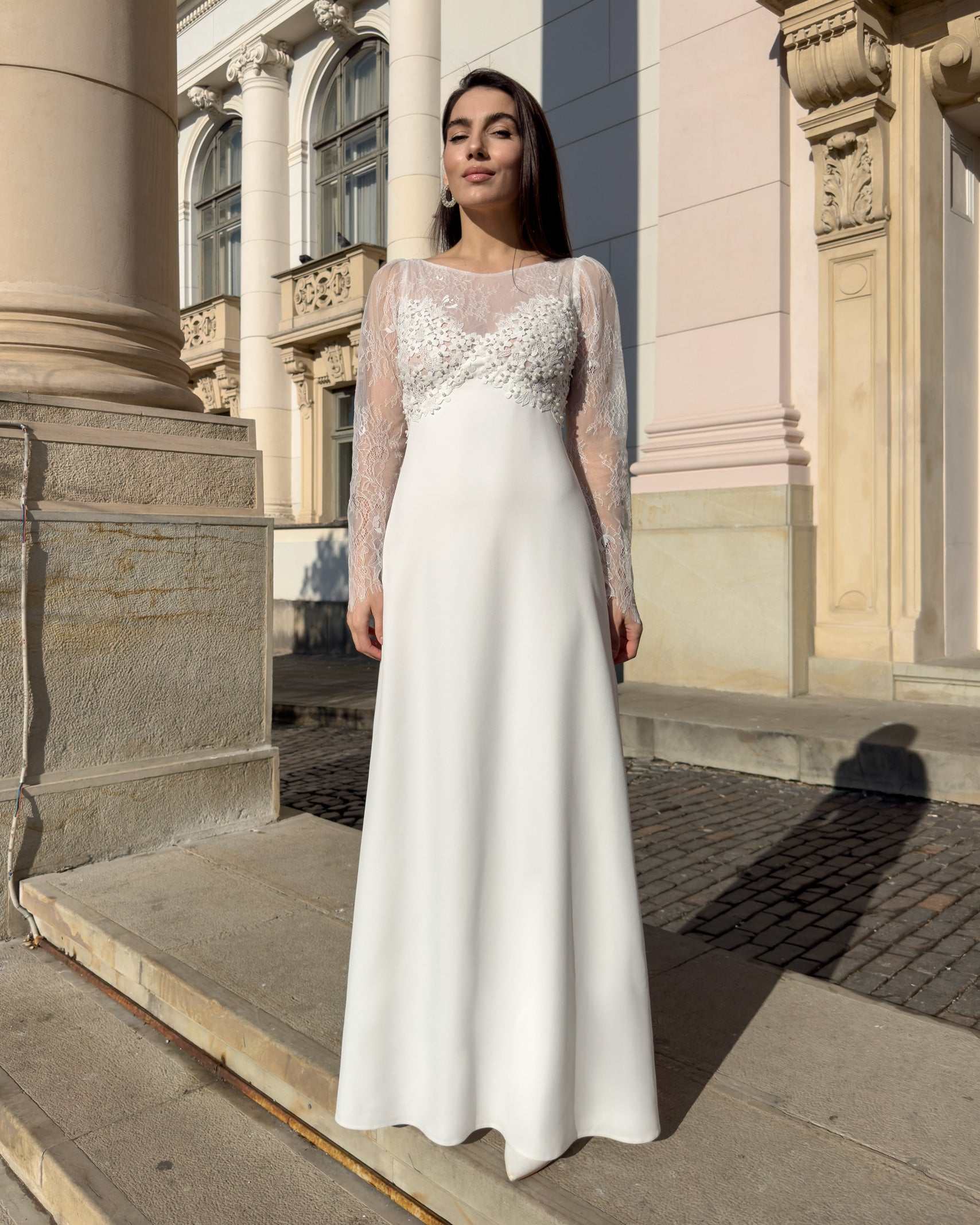 Rochie de mireasa  eleganta cu maneci din dantela