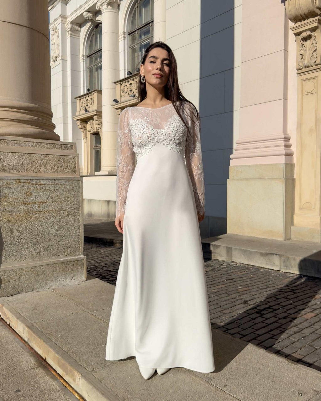 Rochie de mireasă ADELE cu decolteu illusion și dantelă semitransparentă