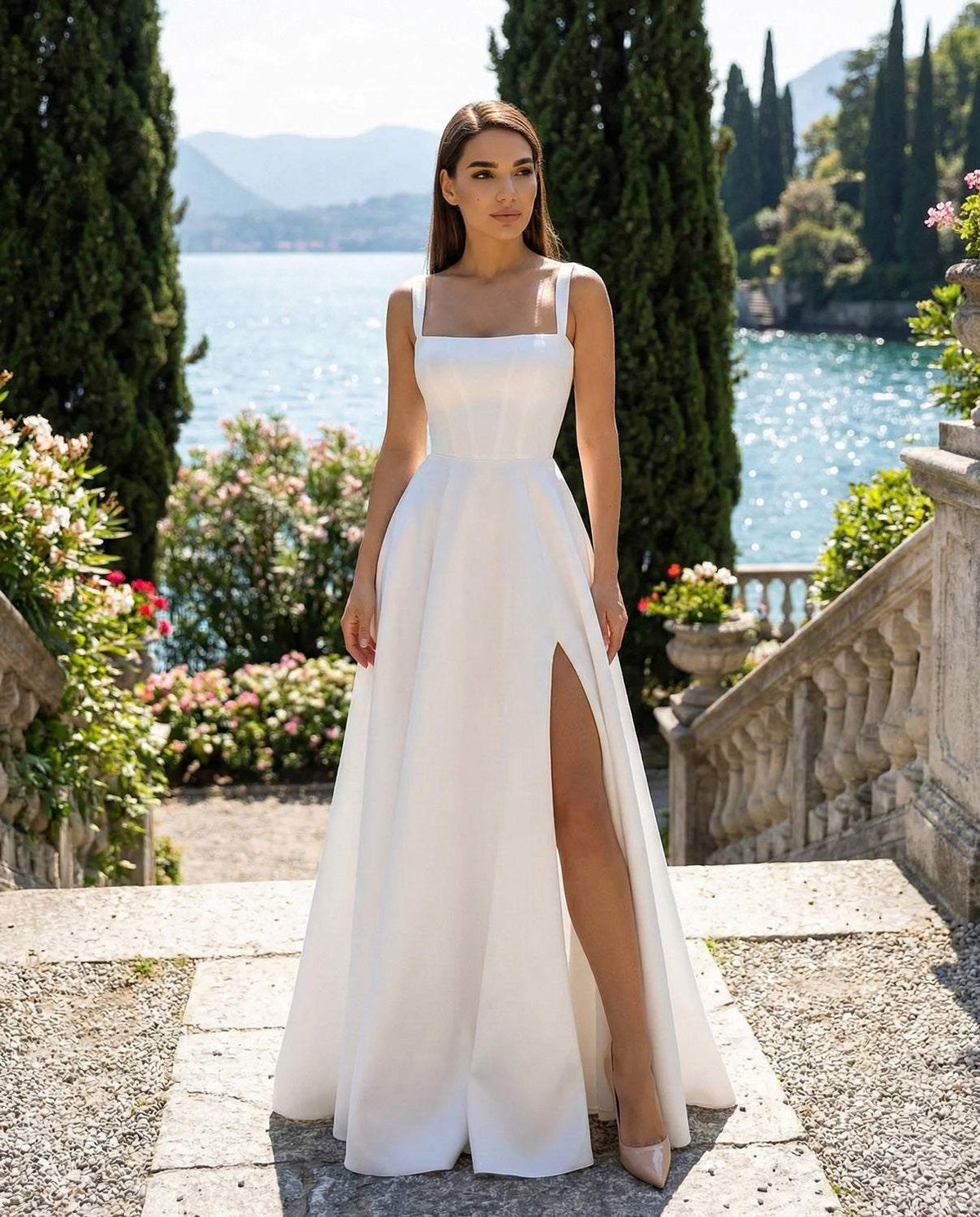 Rochie de mireasă DESIRE LARIÉTTE din satin, cu bretele late și șliț lateral