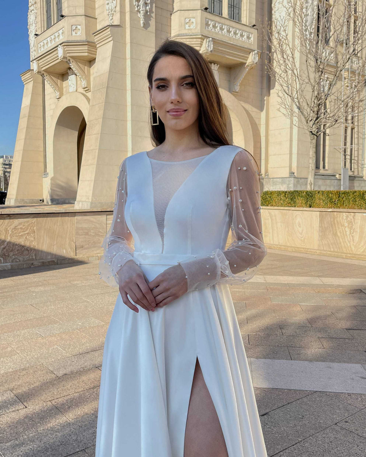 Rochie de mireasă ESTELLE cu mâneci semitransparente decorate cu aplicații tip perlă