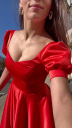 Rochie elegantă de ocazie cu un design rafinat