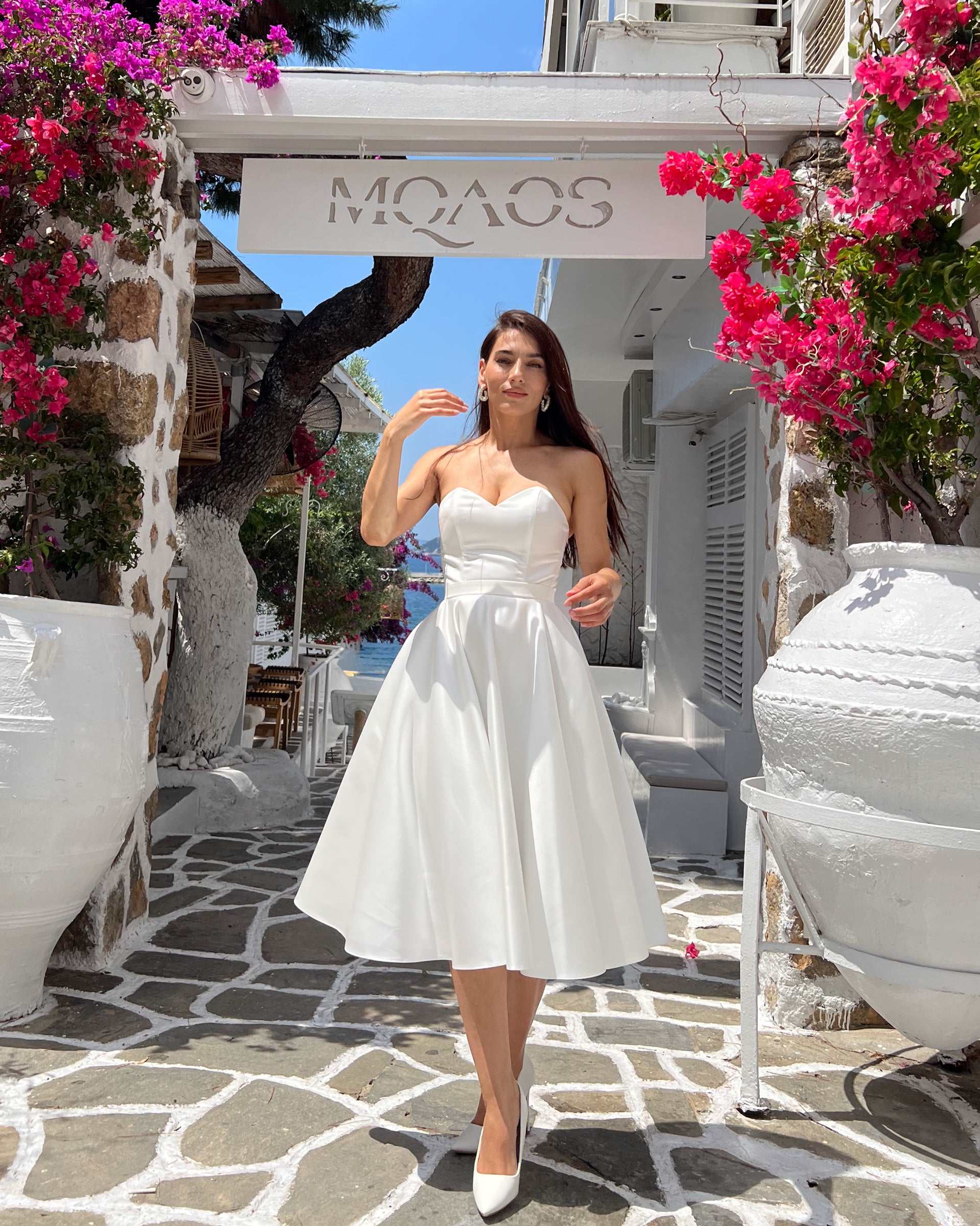 Rochie alba scurta fabuloasa cu corset si decolteu