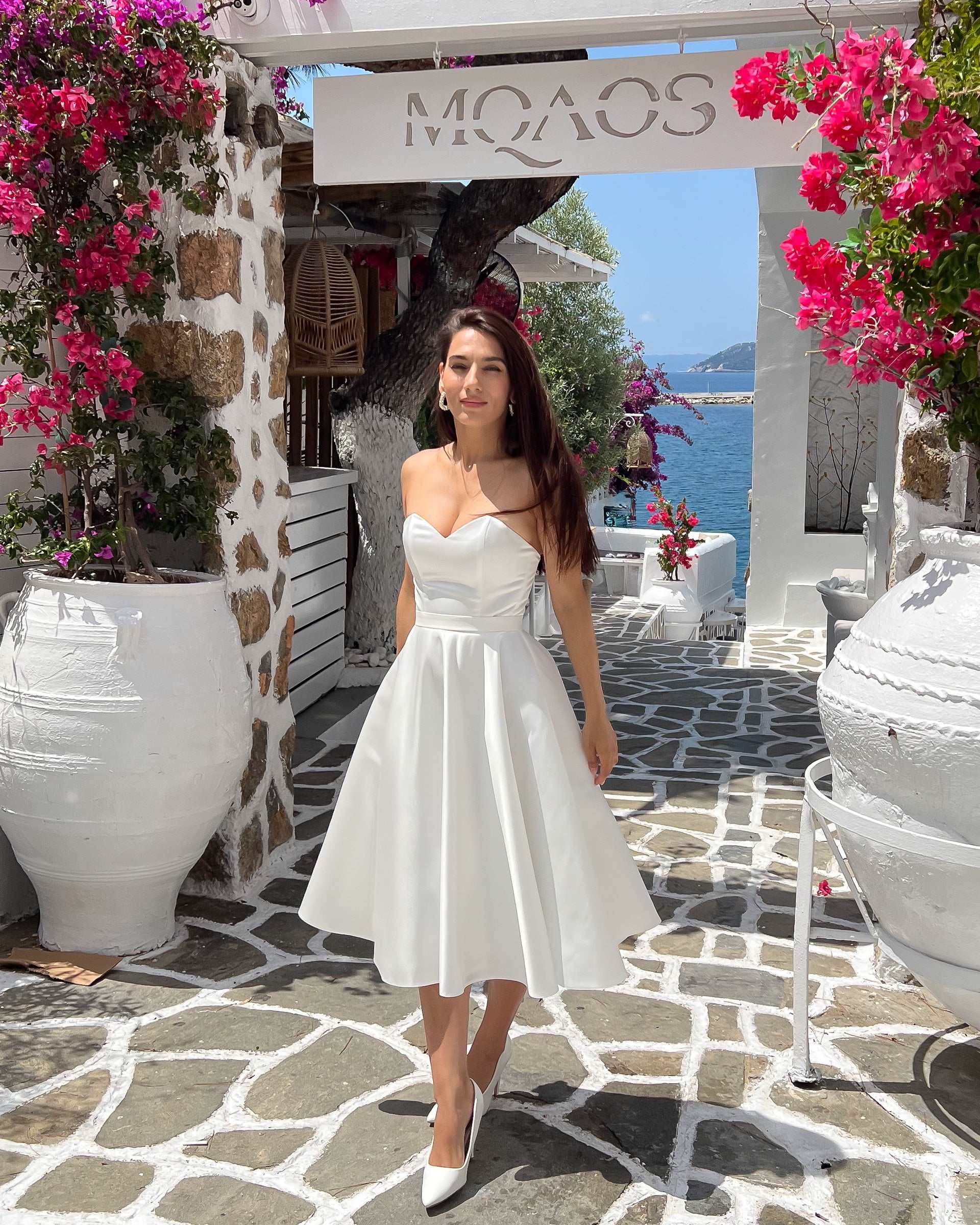 Rochie alba scurta fabuloasa cu corset si decolteu