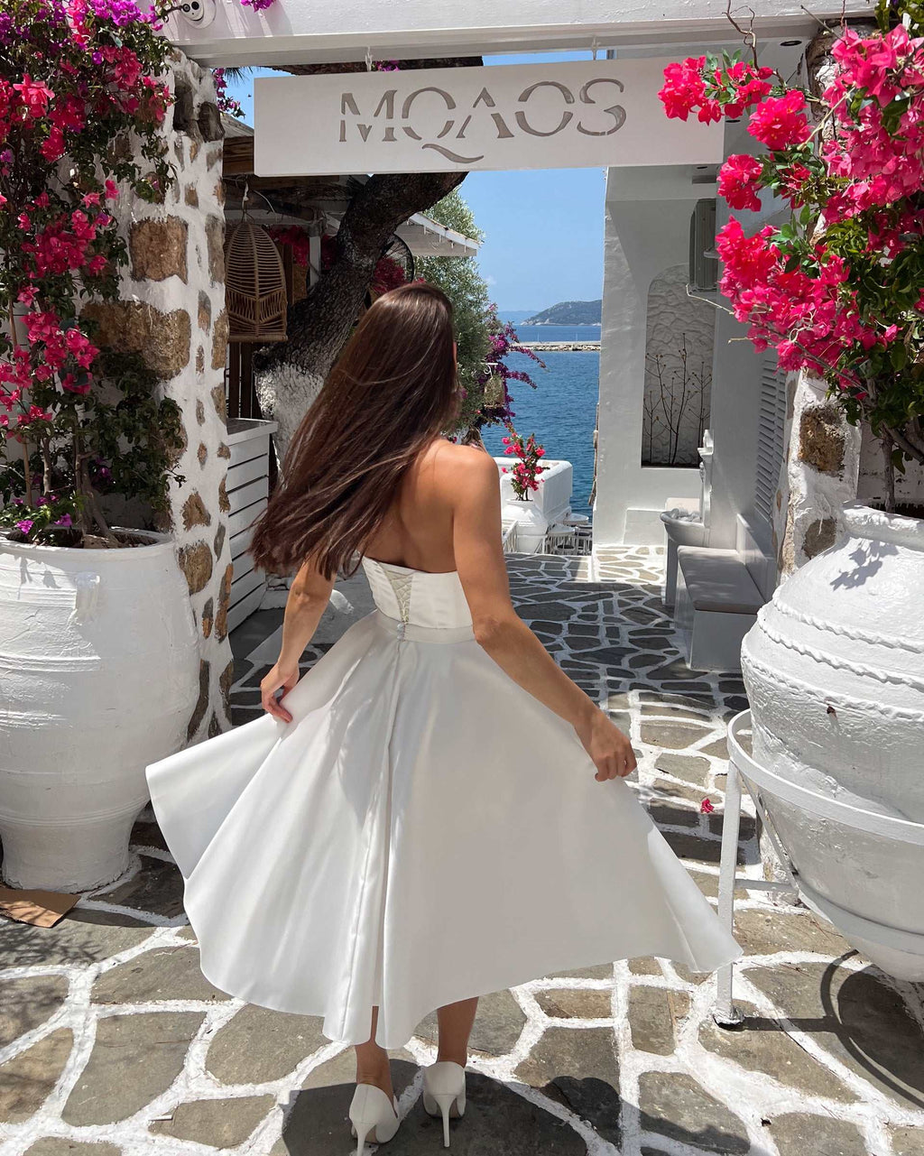 Rochie alba scurta fabuloasa cu corset si decolteu