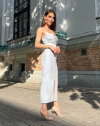 Rochie albastra cocktail elegantă cu slit, crep elastic, pliuri, decolteu mic, lungime 103 cm.