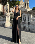 Rochie nunta eleganta de ocazie neagră cu slit, corset din dantelă și design sofisticat.